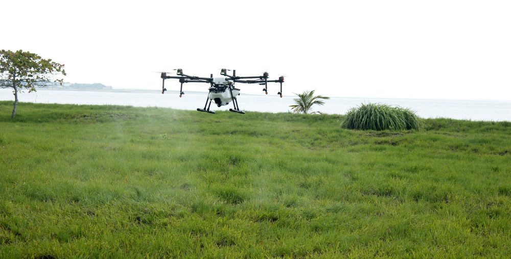 Bilecik ve ilçelerinde dronla ot, süne, pas ve mantar ilaçlama hizmeti. Tarlaya girmeden sıvı gübreleme yapın, ürününüzü ezmeyin. Hemen randevu alın.