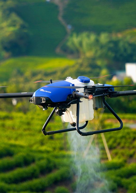 Dronla sıvı gübreleme hizmeti ile bitkilerinizi ezmeden, en hızlı şekilde besleyin. Yapraktan gübreleme ile verimi artırın, sudan tasarruf edin. Sakarya ve çevre illerde profesyonel uygulama.