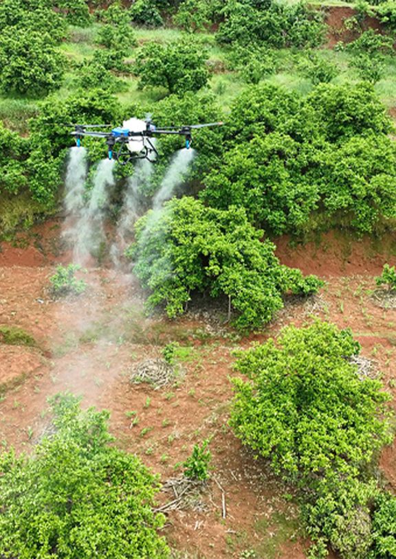 Atlas Dronla İlaçlama ile bitki besleme ve sıvı gübreleme hizmeti alın. Tarlanızda ürün ezilmeden, %95 su tasarrufuyla veriminizi artırın. Sakarya ve çevre illerde profesyonel çözüm.